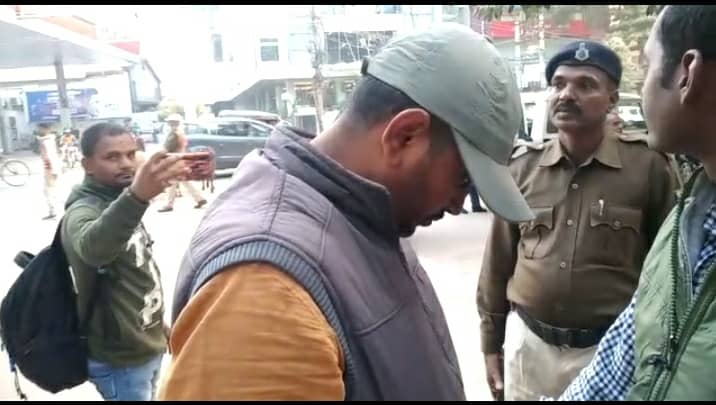 पीएम आवास के लाभार्थियों से जेई मांग रहा था घूस, निगरानी विभाग ने धर-दबोचा