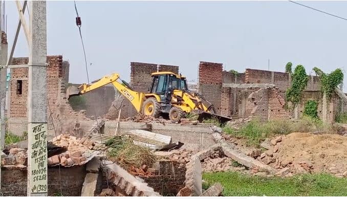 तमाशा बना दिए हैं, किसी का भी घर बुलडोजर से तोड़ देंगे? पटना हाई कोर्ट की बिहार पुलिस को फटकार, जानिए