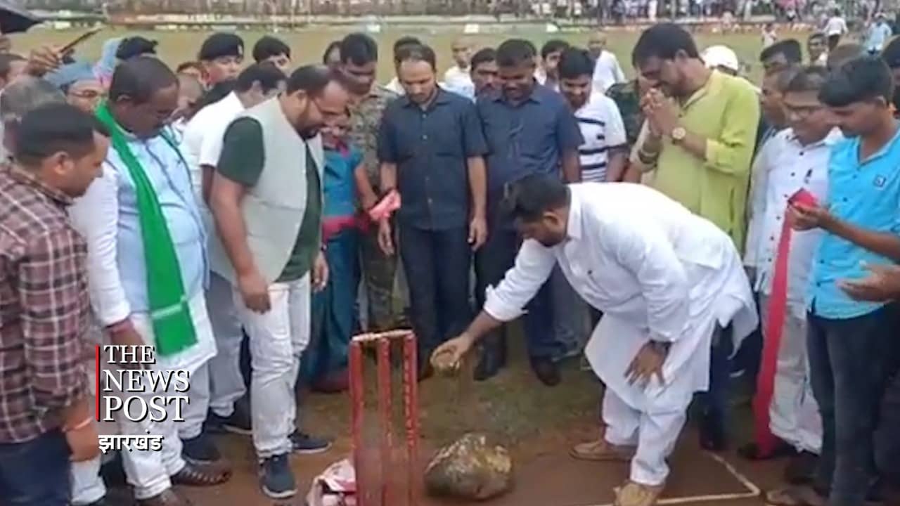 हजारों की भीड़ में हुआ क्रिकेट टूर्नामेंट, कोरोना गाइडलाइन्स की उड़ी धज्जियां