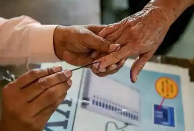 बिहार में  नोटा ने भी चलाया है अपना जादू,  जानिए अबतक कितने लोगों ने दबाया नोटा