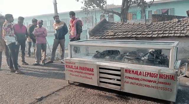 धनबाद : कोयला ट्रांसपोर्टिंग के काम में लगा हाईवा दुर्घटनाग्रस्त, चालक सहित दो अन्य की मौत, ग्रमीणों में आक्रोश