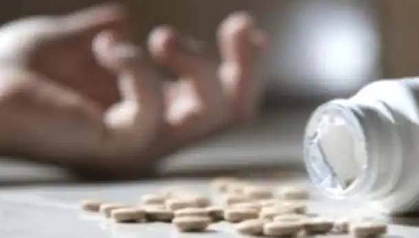 Breaking: रांची के पुंदाग में कर्ज से परेशान पति-पत्नी ने खाया जहर, पति की हालत गंभीर  