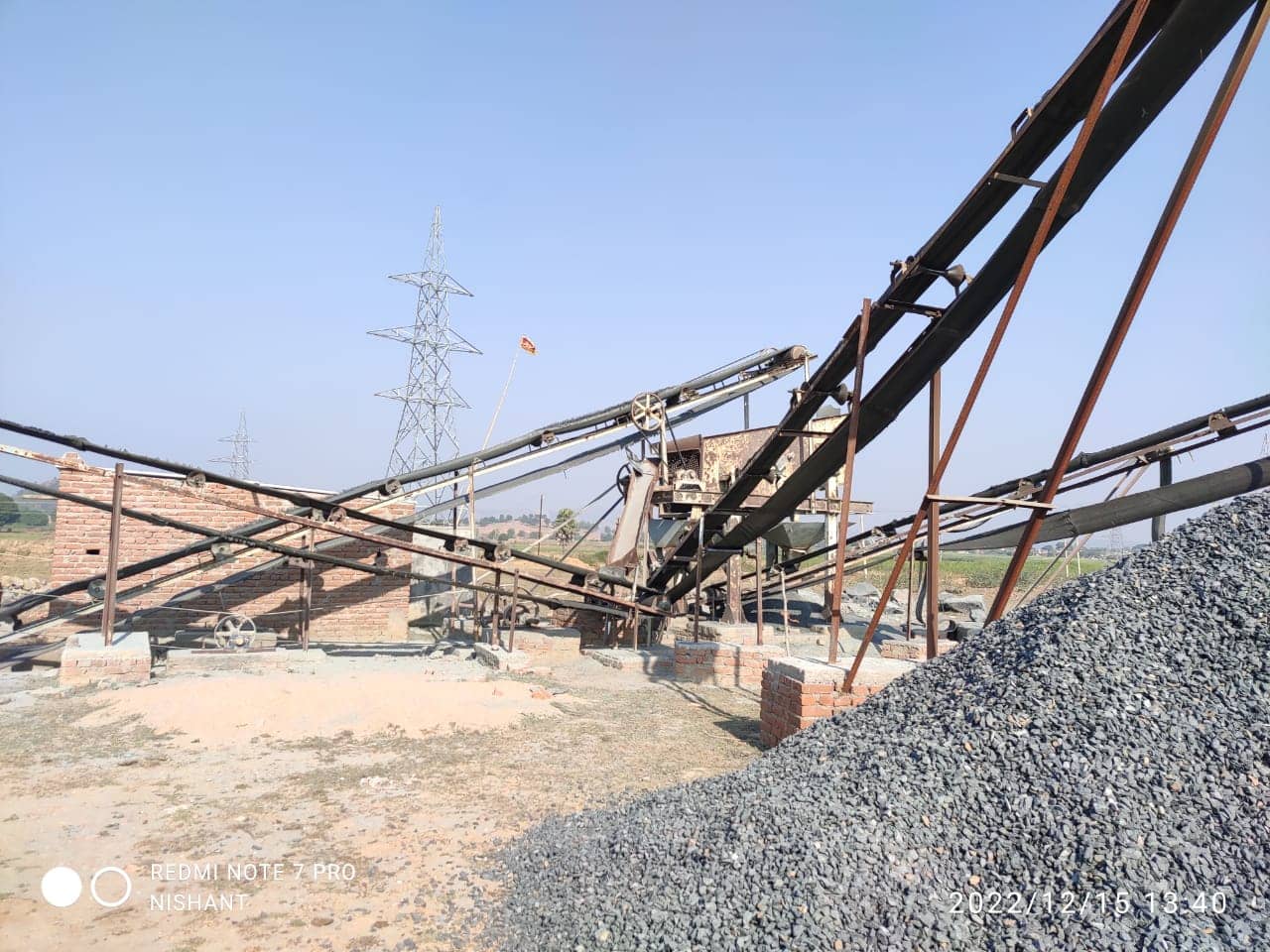 गिरिडीह: सीएम के निर्देश के बाद भी कई इलाकों में हो रहा अवैध क्रशर का संचालन, खनन विभाग रोकने में असफल