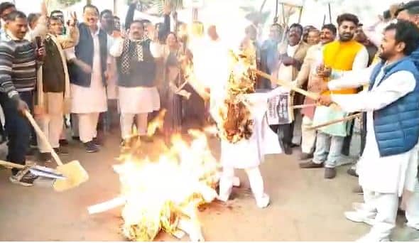 मोतीहारी में पाकिस्तान के विदेश मंत्री बिलावल भुट्टो का पुतला दहन, पीएम मोदी के खिलाफ दी थी आपत्तिजनक टिप्पणी