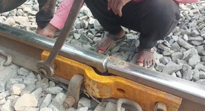 राजगीर-बख्तियारपुर रेल खंड में टूटी पटरी, कई ट्रेनें गुजरी, टला बड़ा हादसा 