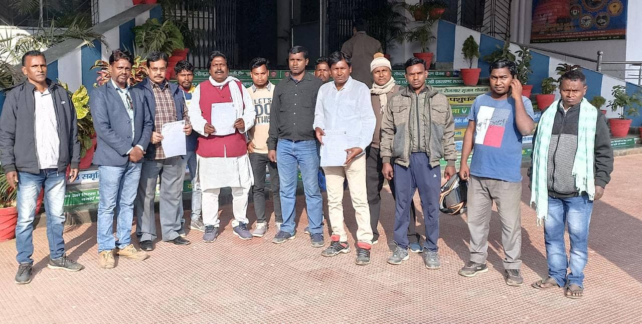 दुमका: सोहराय पर्व के मद्देनजर सरकारी विद्यालयों में परीक्षा तिथि बढ़ाने के लिए डीसी को सौपा ज्ञापन    