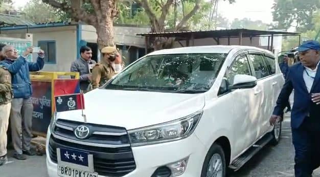 पदभार ग्रहण करते ही हाजिरी लगाने राबड़ी आवास पहुंचे बिहार के नए DGP, उठने लगे कई सवाल