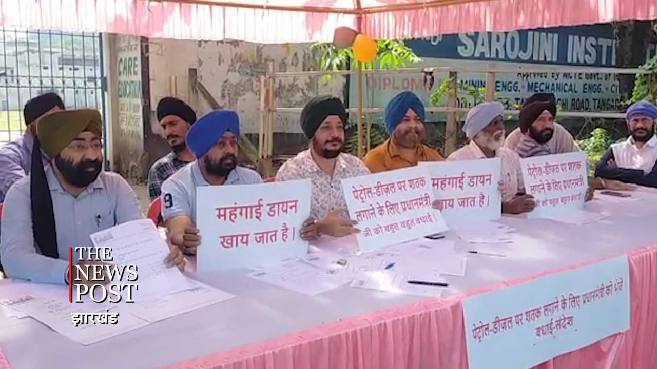 अनोखा विरोध..! पेट्रोल डीजल के दाम 100 पार होने पर प्रधानमंत्री को बधाई