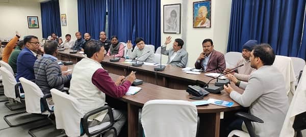 रांची : Corona संक्रमण की आशंका के मद्देनजर अहम बैठक, उप-विकास आयुक्त ने एंबुलेंस, ऑक्सीजन और बेड की ली जानकारी