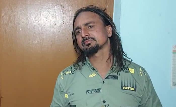 दरभंगा एयरपोर्ट से मैगजीन और कारतूस के साथ एक युवक गिरफ्तार, कई फर्जी आईकार्ड भी बरामद