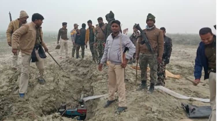 भागलपुर : शंकरपुर दियारा में बड़े पैमाने पर बन रही थी शराब, पुलिस ने अवैध भट्ठी किया ध्वस्त, तस्कर फरार