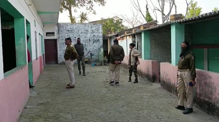 बगहा में बंद पड़े नर्सिंग होम का सील तोड़ कर फिर से हुआ ऑपरेशन, जब पहुंची पुलिस तो अस्पताल से कर्मी फरार