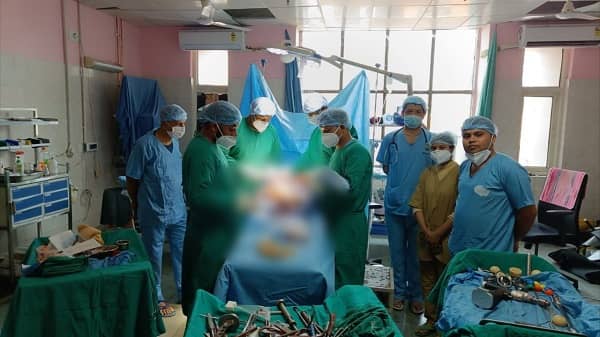 आयुष्मान भारत योजना के तहत सदर अस्पताल में मरीज के कूल्हे का किया गया सफल प्रत्यारोपण