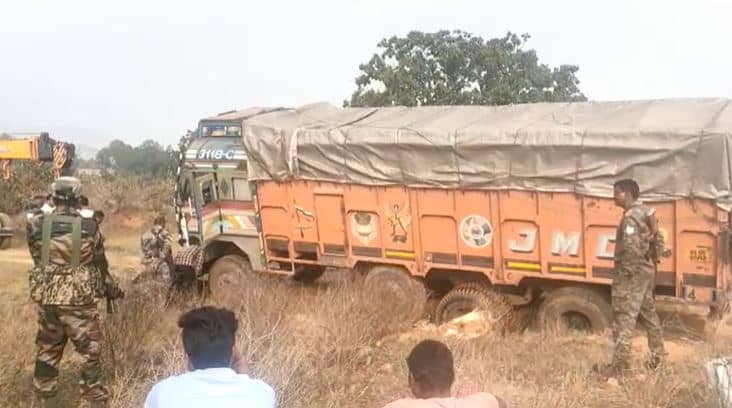 लातेहार में बदस्तूर जारी है अवैध लोहे की चोरी,15 लाख का लोहा बरामद