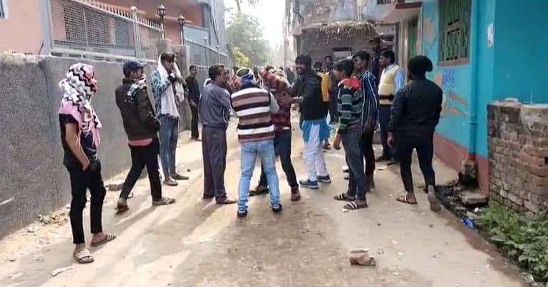 नालंदा : मतदान केंद्र पर दो प्रत्याशियों के बीच जमकर मारपीट, एक व्यक्ति गंभीर रूप से जख्मी 