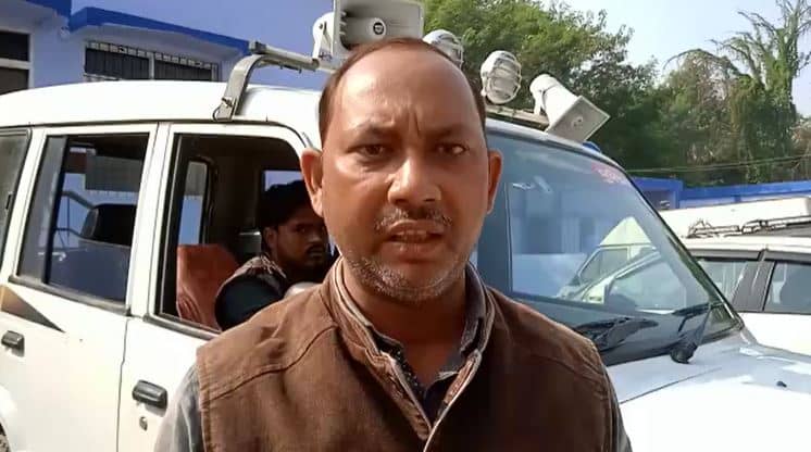 रोहतास में पूर्व मुखिया पर चली धायं-धायं गोली, बाल बाल बचे 