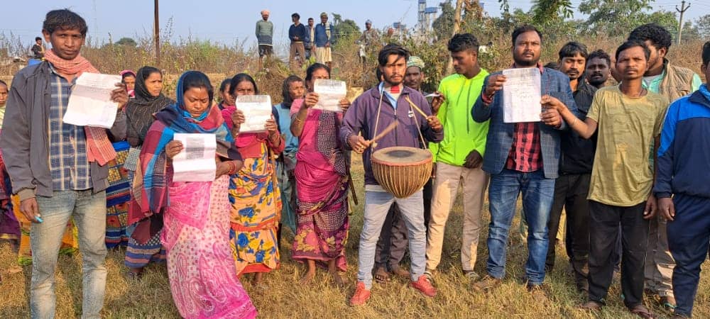 सरकार के खिलाफ क्यों खड़े हैं देवघर के आदिवासी ग्रमीण, जानिए