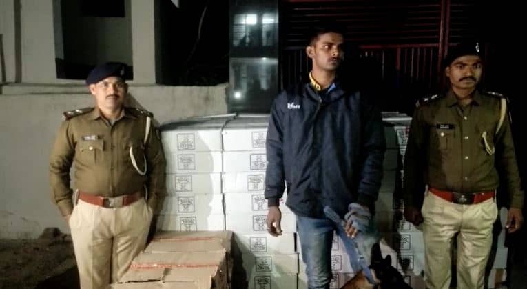 अरवल : बादाम लदे ट्रक से 30 लाख की शराब बरामद, चालक खलासी गिरफ्तार