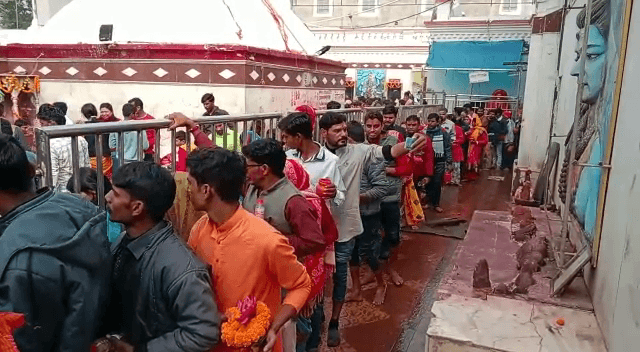 दुमका : नए साल के मौके पर महादेव के जयकारों से गूंजा बाबा बासुकीनाथ धाम !