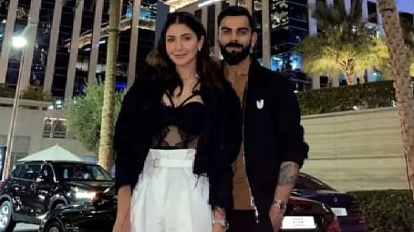 विराट कोहली-अनुष्का शर्मा ने कैसे सेलिब्रेट किया न्यू ईयर, देखें दोनों की रोमांटिक तस्वीरें