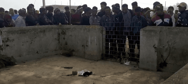 दुमका : असामाजिक तत्वों ने मंदिर में फेंका मांस का टुकड़ा, जांच के लिए पहुंचे एसडीपीओ