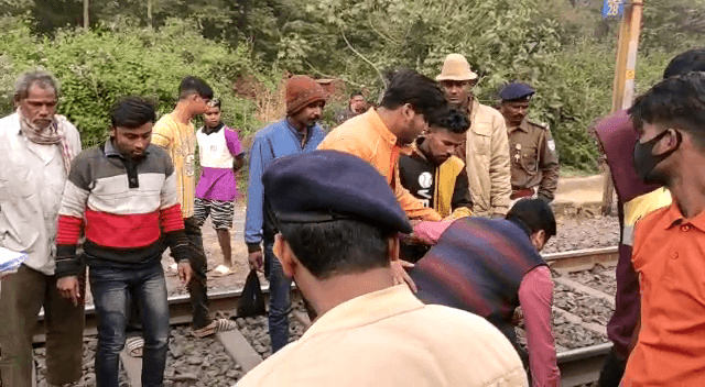 जमशेदपुर : रेलवे ट्रैक से युवक का शव बरामद, आत्महत्या की आशंका