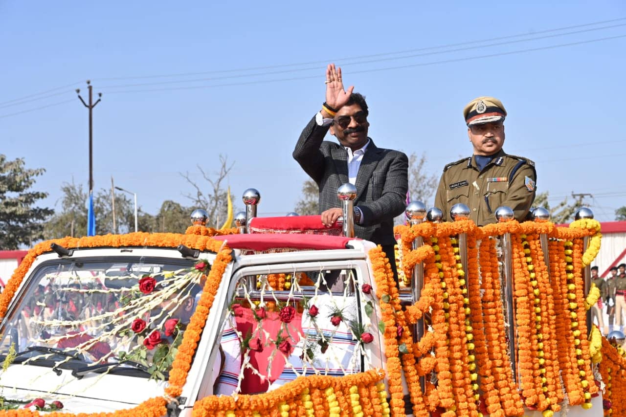 मुख्यमंत्री  हेमन्त सोरेन आईआरबी -8 और एसआईआरबी -1 और 2 के पारण परेड समारोह में हुए शामिल, महिलाओं की बढ़ती भागीदारी को बताया गर्व की बात