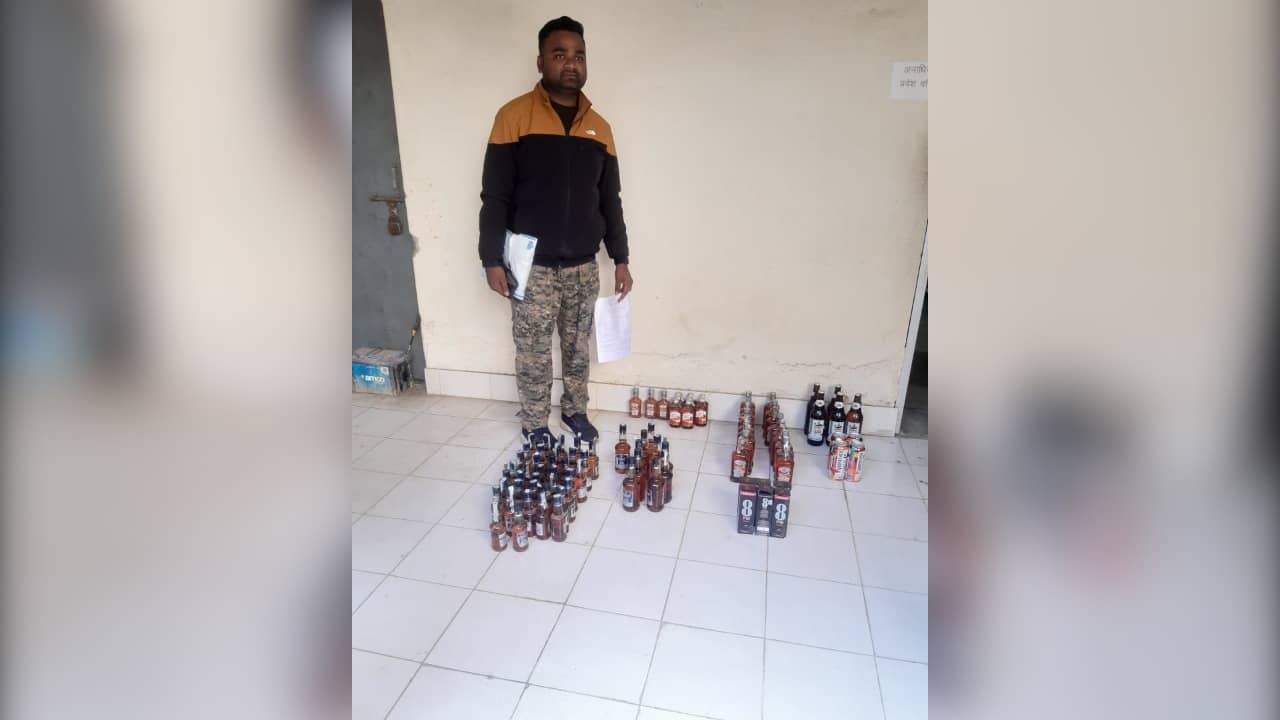 गिरिडीह : नकली शराब के स्टॉक के साथ दो गिरफ्तार, जब्त शराब की जांच में जुटी पुलिस