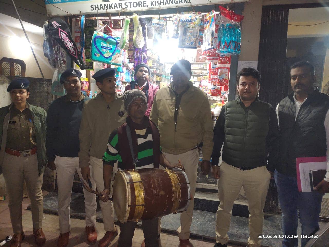 सृजन घोटाला : सीबीआई की टीम पहुंची किशनगंज, फरार आरोपी बैंक ऑफ बड़ौदा के चीफ मैनेजर के घर चिपकाया इश्तेहार