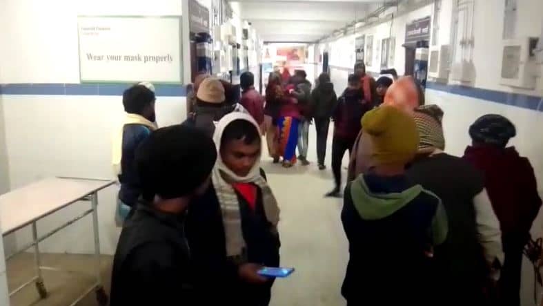 बक्सर : अलाव ताप रहे लोगों पर गिरी जर्जर पुरानी दीवार, एक की मौत, दूसरा गंभीर 