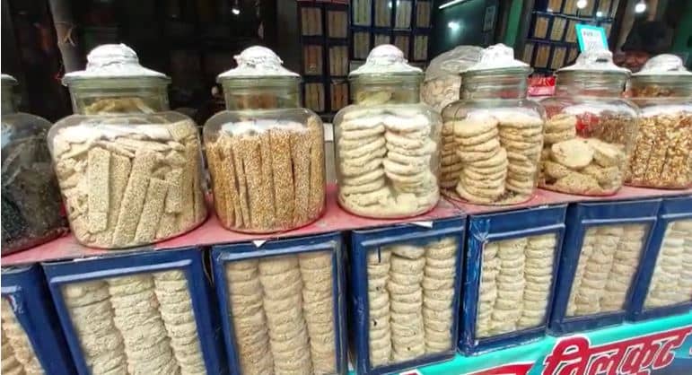 कोरोना से बचने के लिए खाएं इम्युनिटी बढ़ाने वाला तिलकुट, जानें इसकी खासियत 