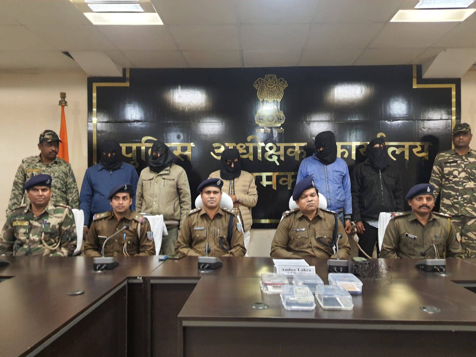 दुमका : अपहरण मामले की जांच के बीच जाली नोट कारोबार का पर्दाफाश, पांच गिरफ्तार, जानिए मामला