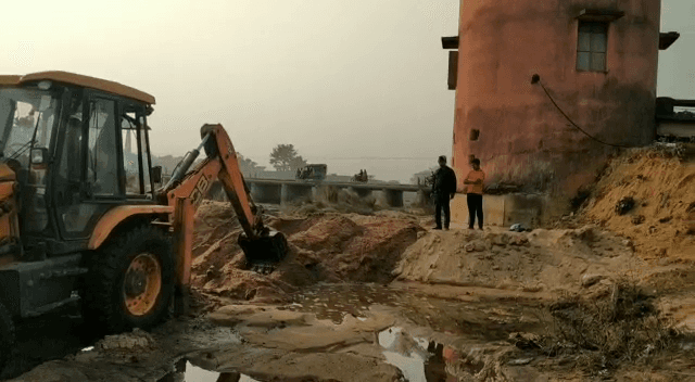 बोकारो : पंचायत के दोनों ओर नदियां होने के बाद भी प्यासे हैं यहां के लोग, जानिए क्या है मामला