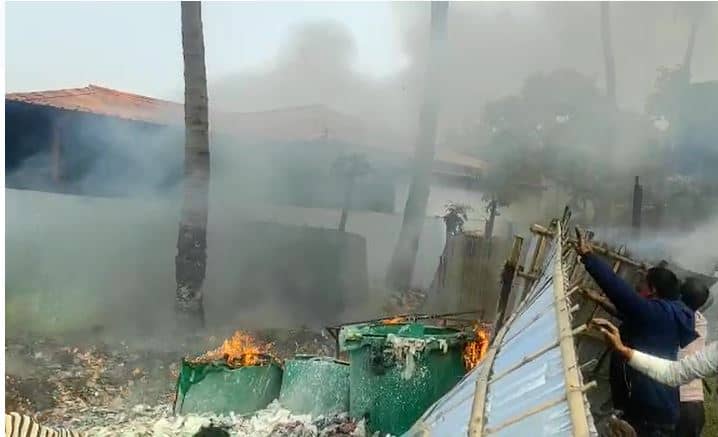 मधेपुरा: सदर अस्पताल के ऑक्सीजन प्लांट के पीछे लगी भीषण आग, कड़ी मशक्कत के बाद पाया गया आग पर काबू