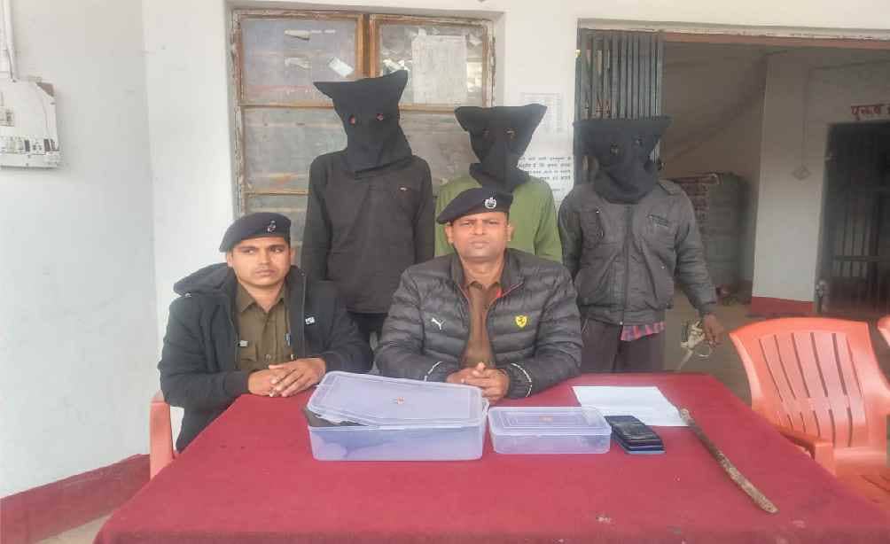 देवघर: डकैती की योजना बना रहे तीन अपराधियों को पुलिस ने किया गिरफ्तार, दो अपराधी भागने में हुए सफल