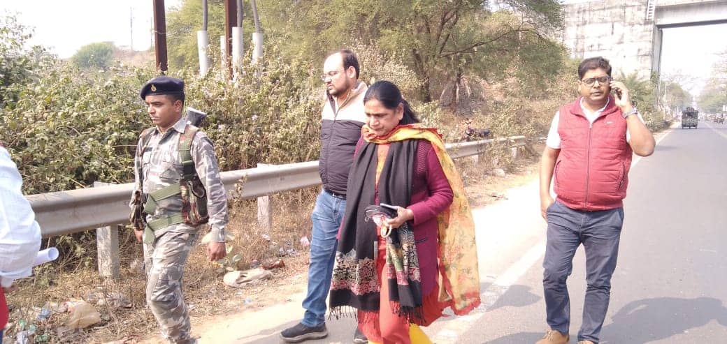 देवघर : पुलिस की वर्दी पहने अपराधियों ने महिला के साथ की लूटपाट, जांच में जुटी पुलिस