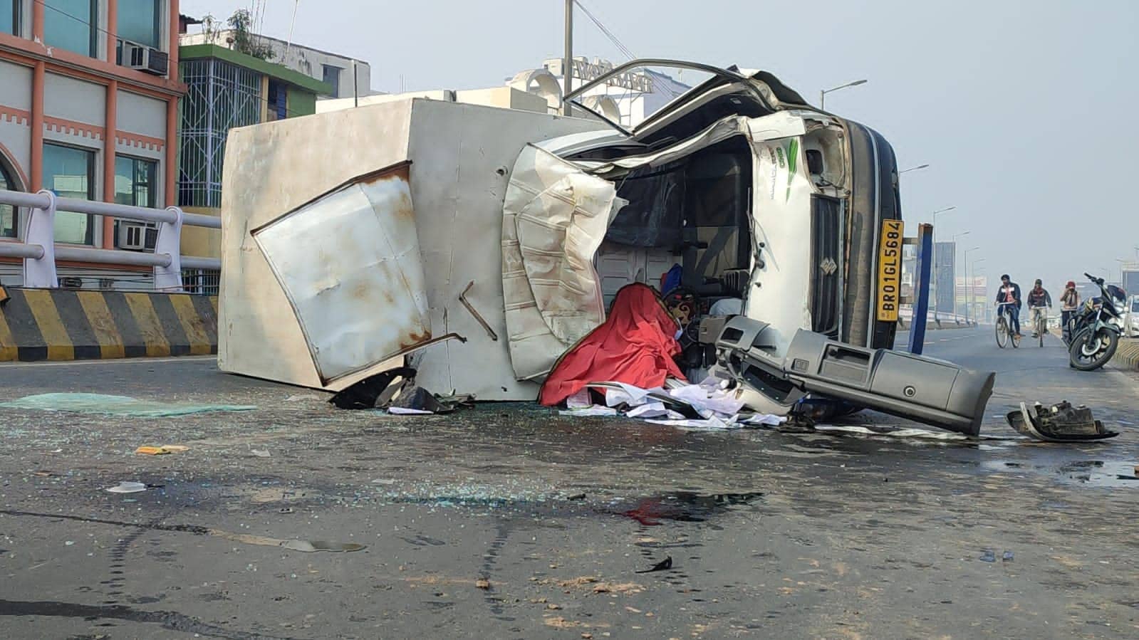 पटना : स्कूल बस और पिकअप वैन में भीषण टक्कर, दो की मौत 