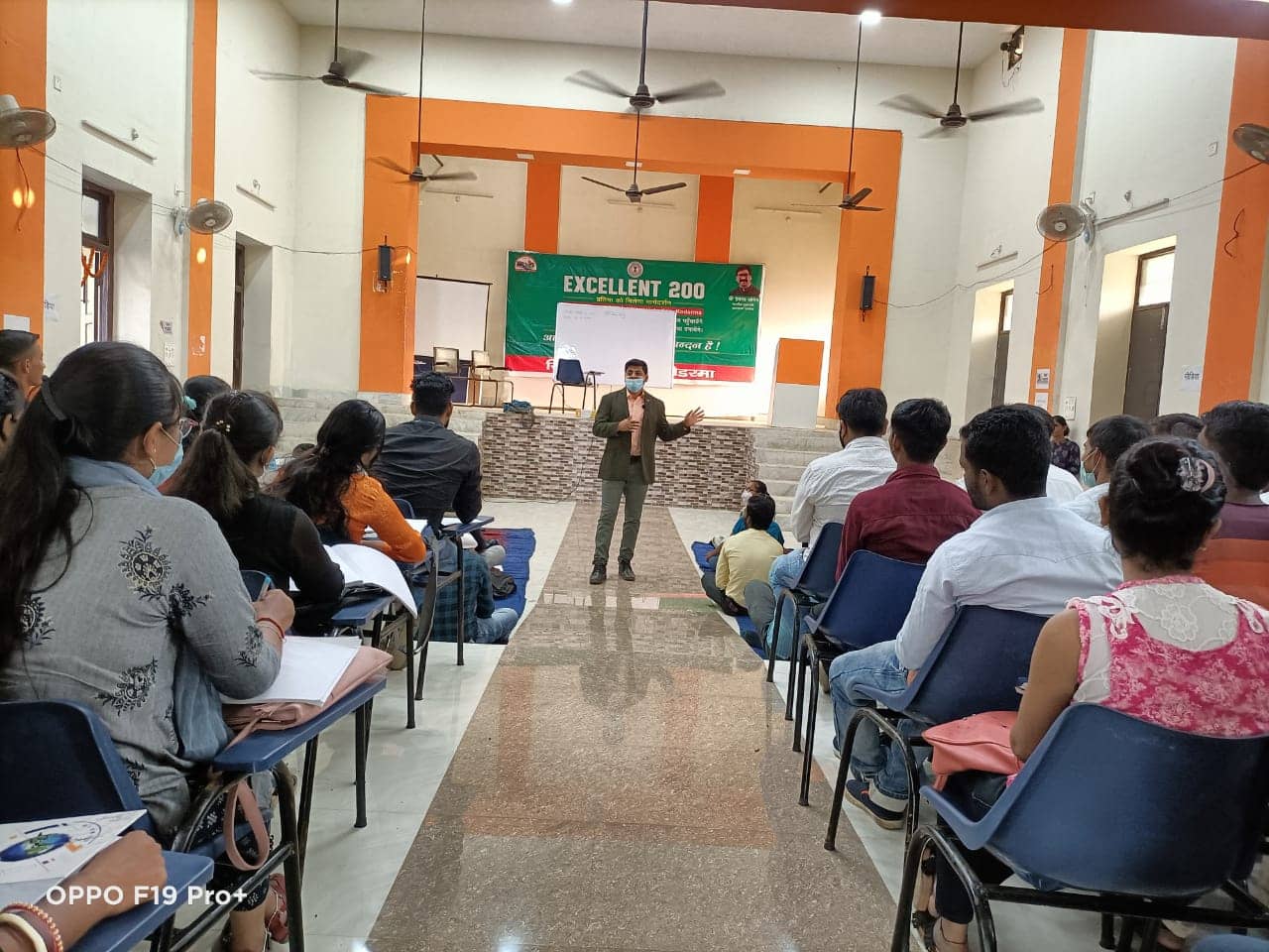 "परीक्षा" फिल्म के एसपी की तरह कोडरमा के डीसी, ड्यूटी से समय निकाल देते गरीब बच्चों को कोचिंग