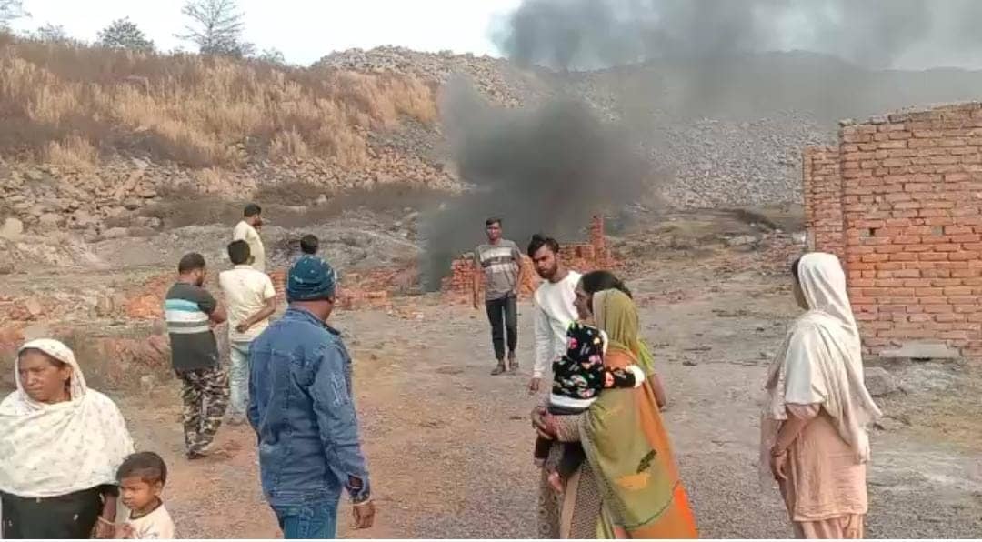 खतरे में जिंदगी: कोयलांचल में जमीन फटने और जहरीली गैस के बीच रहने की जानिए और सुनिए मज़बूरी