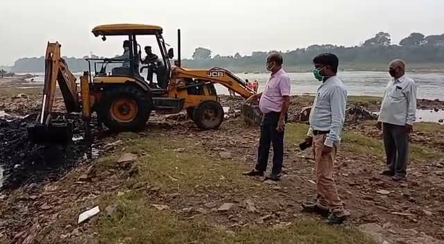 छठ पर्व  के लिए नगरपरिषद ने कसी कमर, इन घाटों की हो रही सफाई