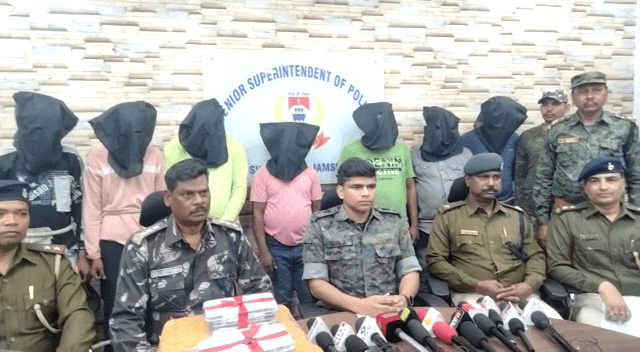 जमशेदपुर : लाखों के गांजा के साथ सात गिरफ्तार, आंध्रप्रदेश से लाकर शहर में करते थे तस्करी 