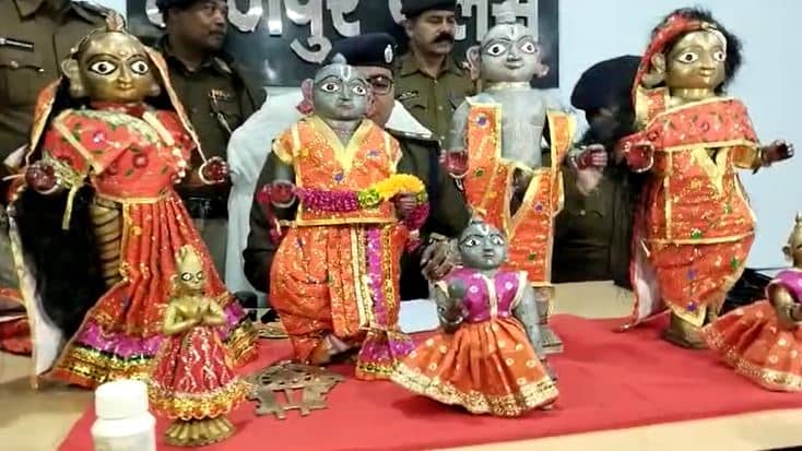 भोजपुर: पुलिस को बड़ी सफलता, मंदिर से चोरी हुई अष्टधातु की कई मूर्तियां बरामद  