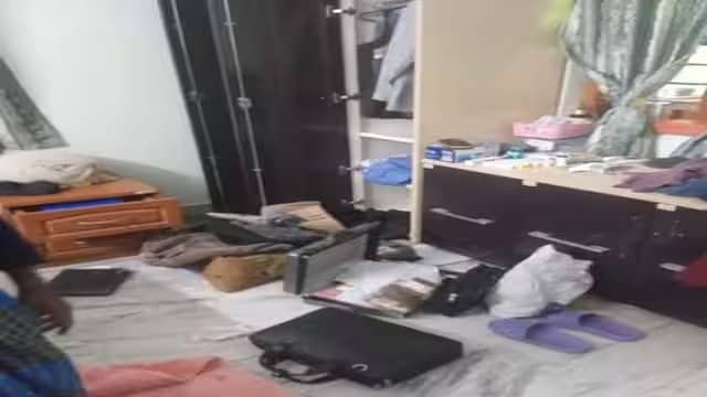 विश्वविद्यालय के पूर्व रजिस्ट्रार के घर बड़ी चोरी ,जानिए घर में घुस चोरों ने क्या क्या किया 