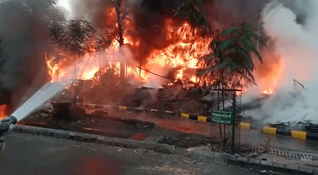 जमशेदपुर : टायर गोदाम में लगी भीषण आग, धू-धू कर जली सभी टायर