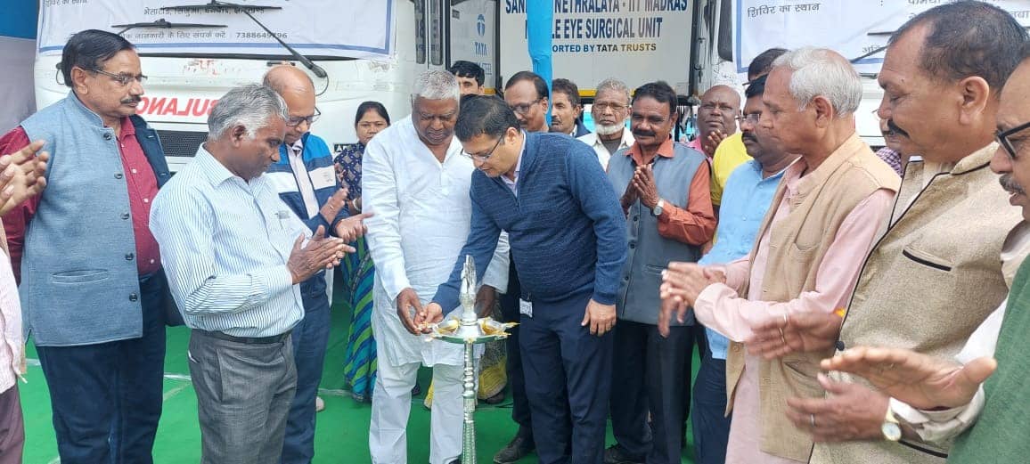 दूर-दराज के गांवों में मोतियाबिंद से पीड़ित वृद्ध लोगों तक पहुंच रहा है टाटा स्टील फाउंडेशन,जानिए क्या है सिस्टम 