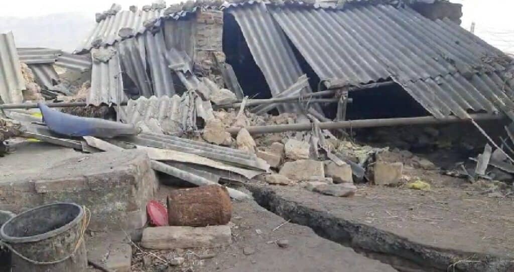 कपासरा में फिर फटी जमीन ,घर हो गया जमींदोज ,जानिए एक महीने में कितनी बार फटी जमीन 