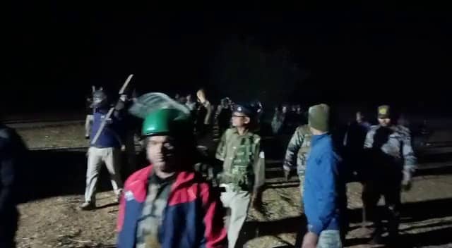 जामताड़ा : सरस्वती मूर्ति विसर्जन जूलुस के दौरान पुलिस पर हमला,  पुलिस इंस्पेक्टर सहित पांच जवान गंभीर रूप से घायल