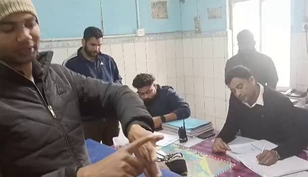 छपरा : बिहार में शराब तस्करों का हौसला बुलंद, गिरफ्तारी के लिए पहुंची पुलिस पर हमला कर हुए फरार