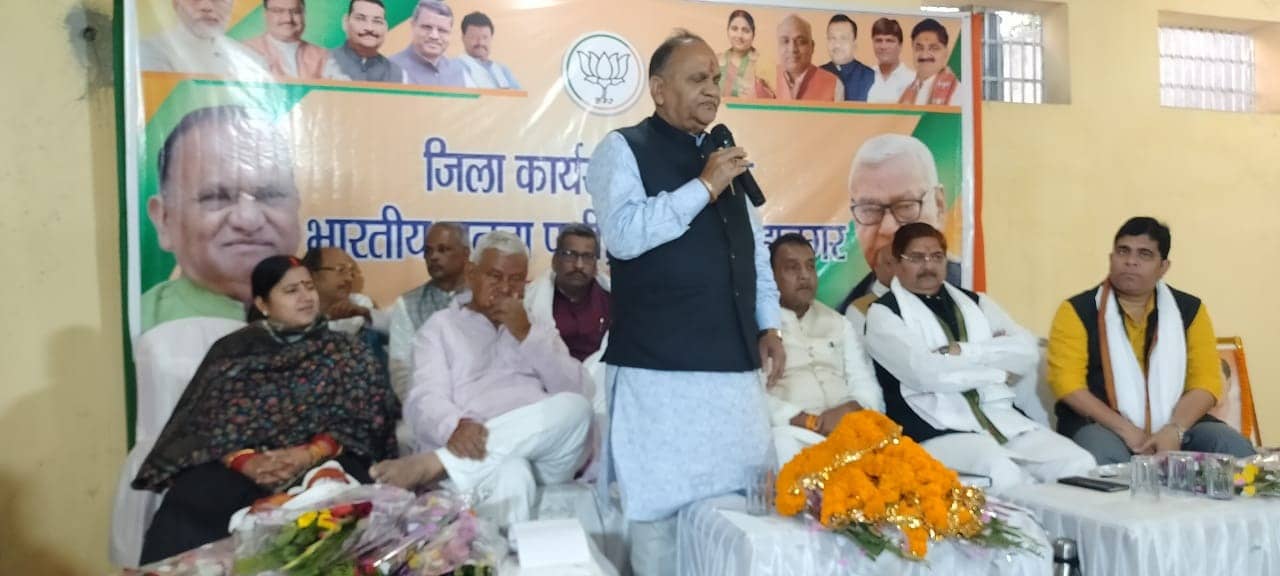 घर से टिफिन लाकर भाजपा कार्यकर्ताओं ने की बैठक ,जानिए किसने क्या कहा 