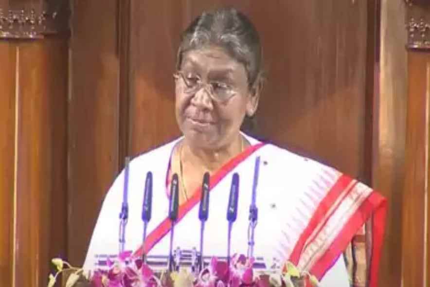 बजट सत्र का आगाज, राष्ट्रपति मुर्मू ने गिनायी सरकार की उपलब्धियां, वित्त मंत्री सीतारमण आज पेश करेंगी आर्थिक सर्वे, बजट कल